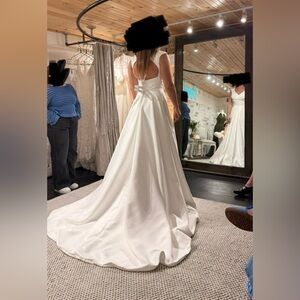 Elegant White Sleeveless Gown